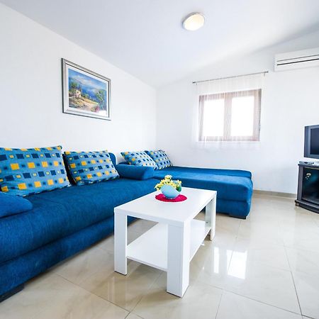 Apartments Villa Flora 로고즈니차 외부 사진