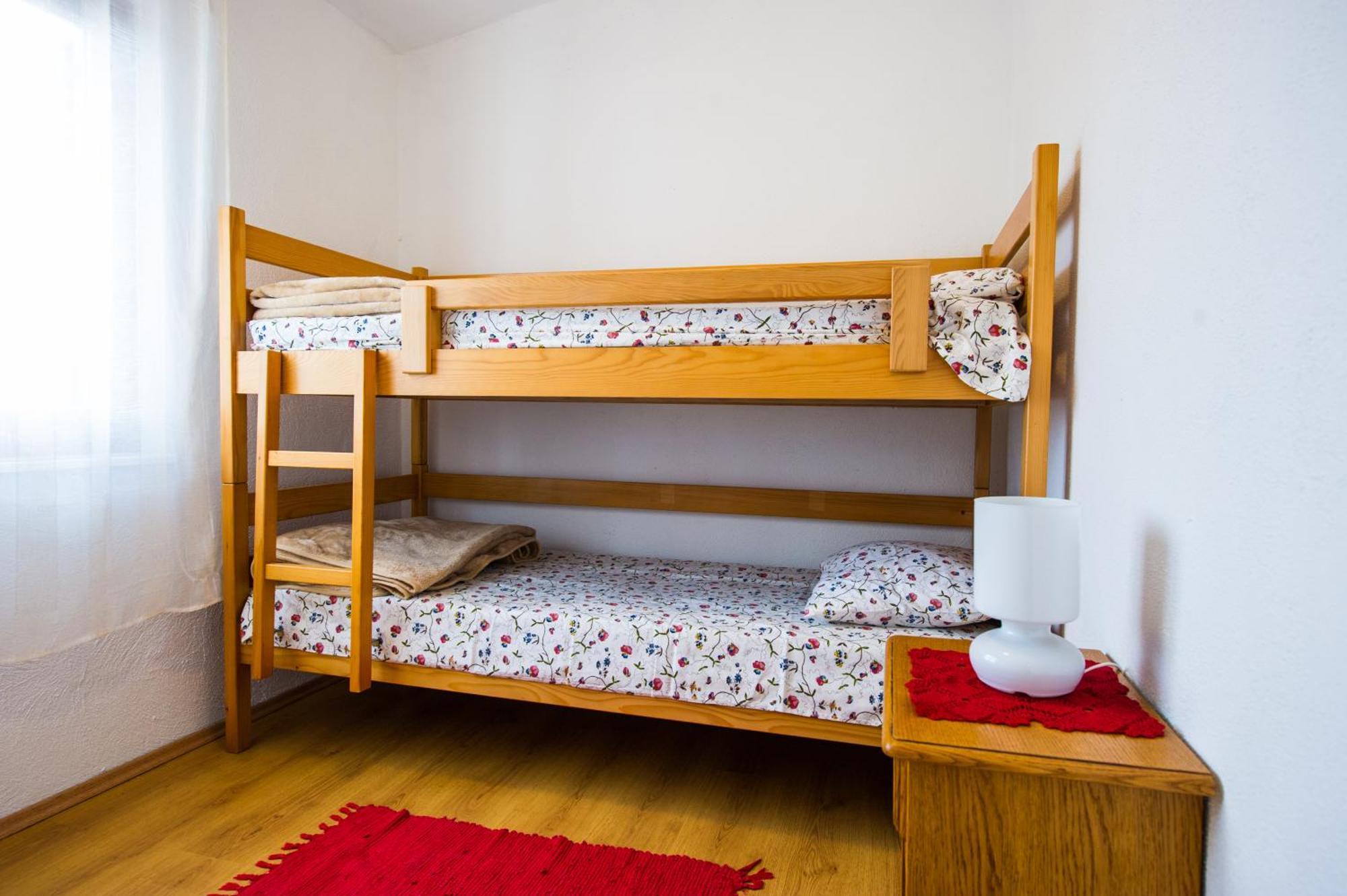 Apartments Villa Flora 로고즈니차 외부 사진
