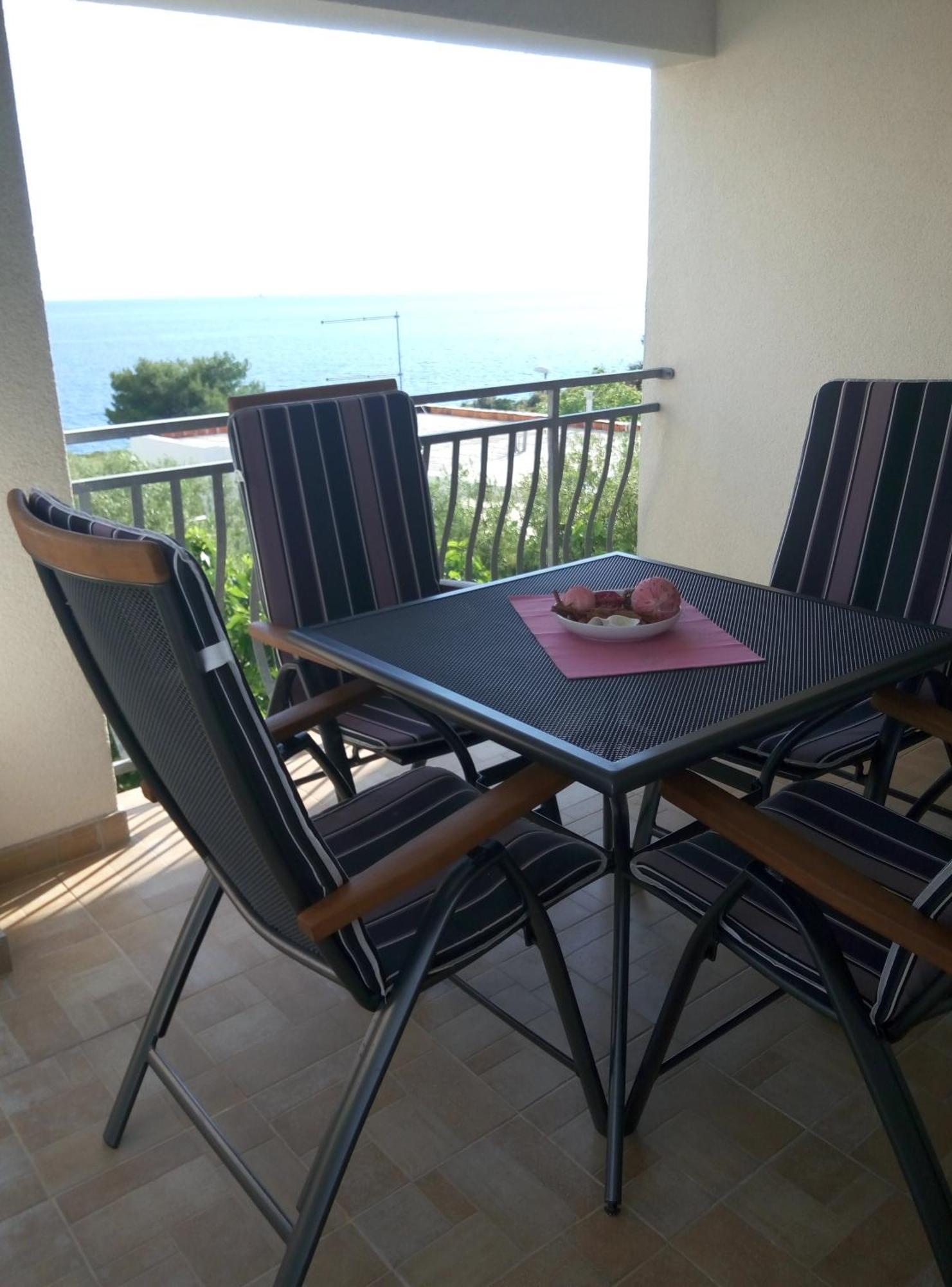 Apartments Villa Flora 로고즈니차 외부 사진